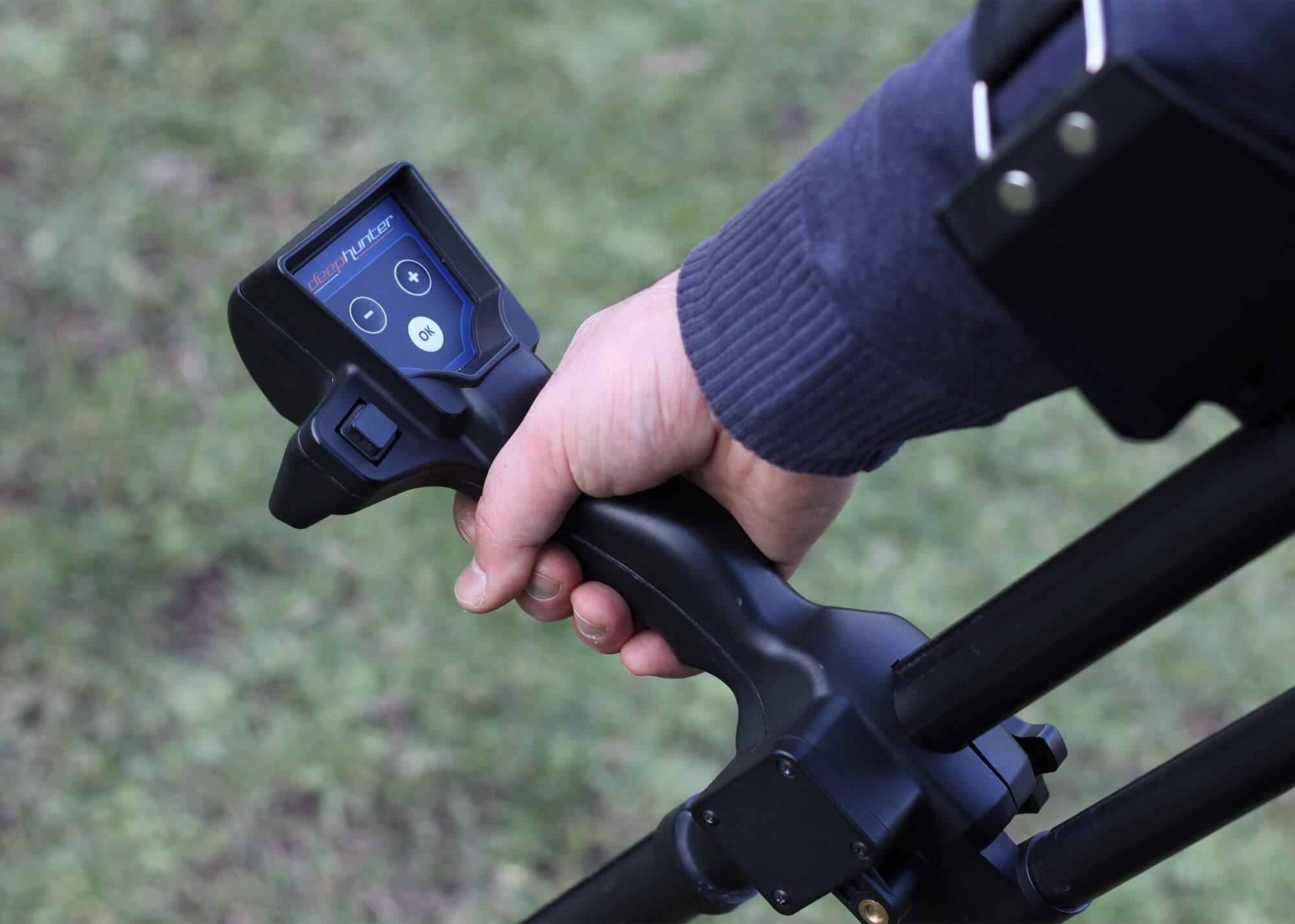Nokta Deephunter 3D Metal Detector Outdoor Photo - 9
