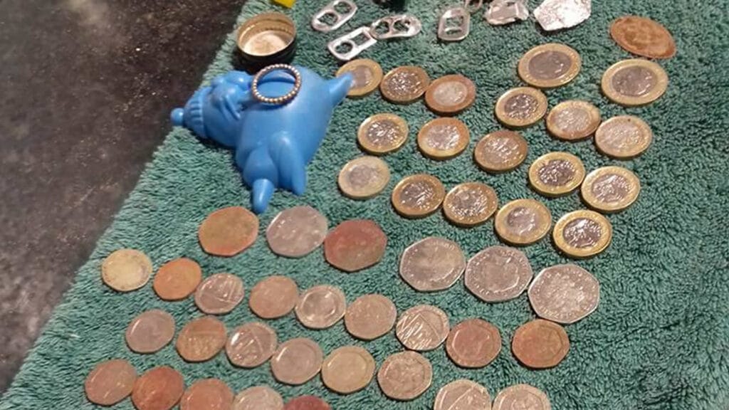 One 3.5 Hour Dig And Picture 4 Is What I've Just Dug Looking For A Lost Ring But All I Got Was A Junker