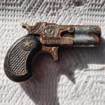 Аккуратный старый пистолет Дерринджер